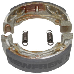 Mâchoire de frein arrière Newfren AV/AR pour Peugeot Ludix, Trekker, Vivacity, Kymco Dink, Sym Jet, et autres modèles compatibles.