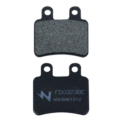 Plaquettes de frein NEWFREN organiques FD0323BE pour Derbi 125 Boulevard S 2007+ AV, Peugeot 125 Satelis 2004+ AR, Italjet 50 Jet Set 2002+ AV, Yamaha 50 DT R 2002-2013 AR